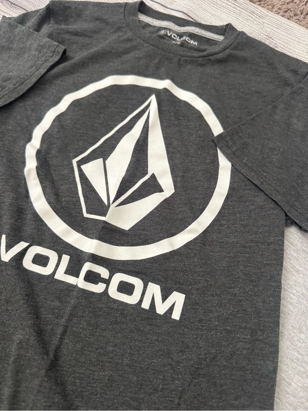 Volcom Tees - Picture 3 of 4
